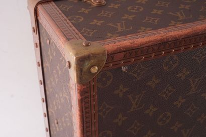 LOUIS VUITTON ALZER 70
Malle Louis Vuitton...