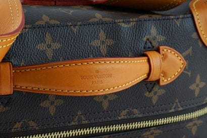 LOUIS VUITTON
Sac à dos, boîte à chaussures...