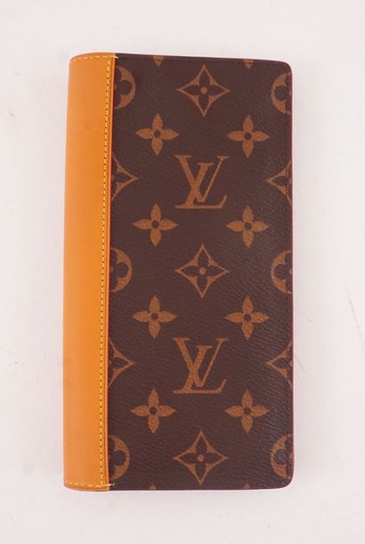 LOUIS VUITTON
Louis Vuitton wallet in Monogram...