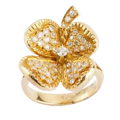 OR 18K / 18K GOLD
Bague en forme de fleur...