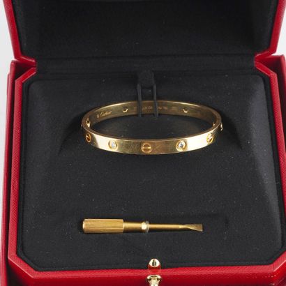 CARTIER LOVE
Bracelet Cartier Love en or...