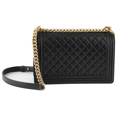 CHANEL BOY
Sac Chanel Boy en cuir noir matelassé,...