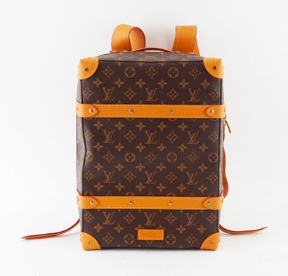 LOUIS VUITTON
Sac à dos, boîte à chaussures...