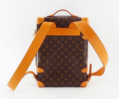LOUIS VUITTON
Sac à dos, boîte à chaussures...
