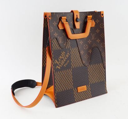 LOUIS VUITTON X NIGO
Sac fourre tout Louis...