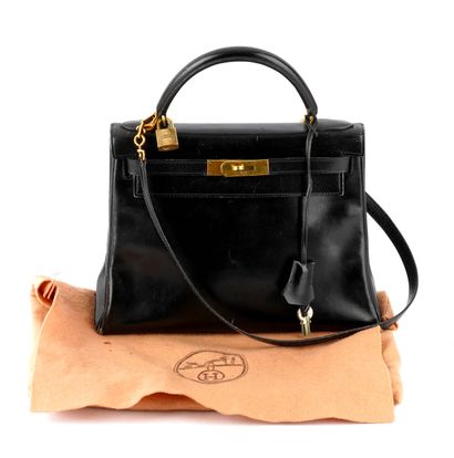 HERMÈS
Sac vintage Hermès Kelly en cuir noir,...