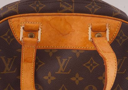 LOUIS VUITTON
Sac à chaussure Louis Vuitton...