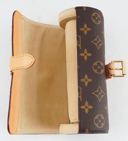 LOUIS VUITTON
Louis Vuitton watch case in...