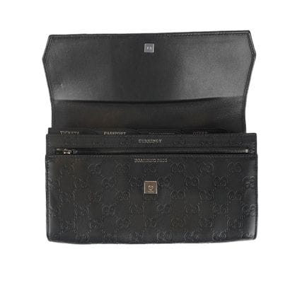 GUCCI
Pochette de voyage Gucci en cuir noir...