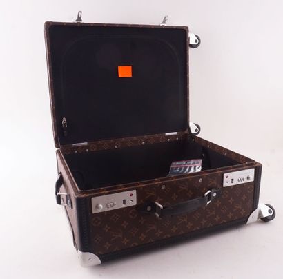 LOUIS VUITTON ROLLING TRUNK
Valise de cabine...