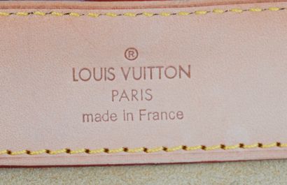 LOUIS VUITTON
Étui à montres Louis Vuitton...