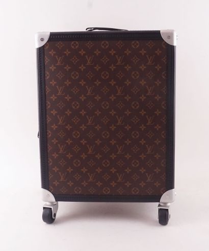 LOUIS VUITTON ROLLING TRUNK
Valise de cabine...