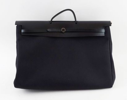 HERMÈS
Sac de voyage Hermès Herbag Zip retourné...
