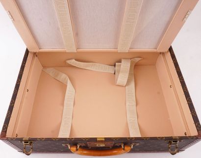 LOUIS VUITTON ALZER 55
Malle Louis Vuitton...