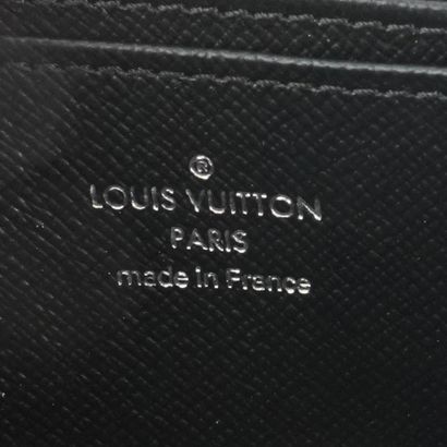 LOUIS VUITTON
Porte-monnaie Louis Vuitton...