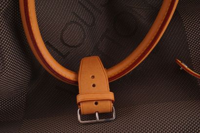 LOUIS VUITTON
Sac de voyage Louis Vuitton...
