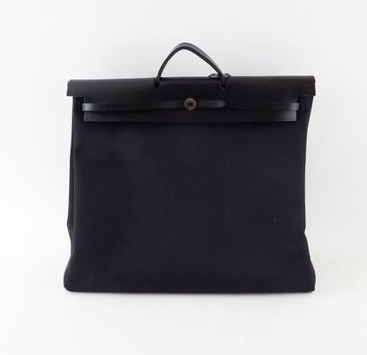 HERMÈS
Sac de voyage Hermès Herbag Zip retourné...