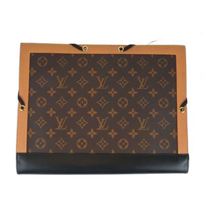 LOUIS VUITTON
Porte-document Pochette d'art...
