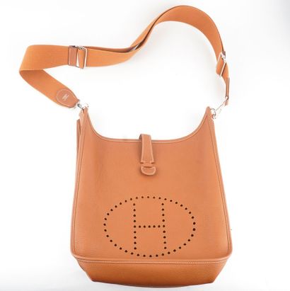 HERMÈS EVELYNE
Sac bandoulière Hermès Evelyne...