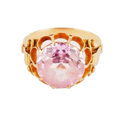 OR 18K / 18K GOLD
Bague en or jaune 18K orné...