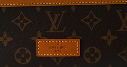 LOUIS VUITTON
Sac à dos, boîte à chaussures...