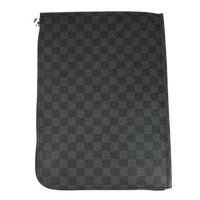 LOUIS VUITTON
Porte-document Louis Vuitton...