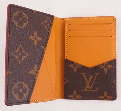 LOUIS VUITTON
Louis Vuitton card holder in...