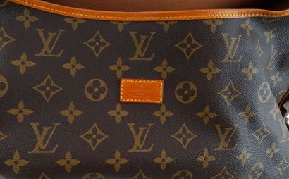 LOUIS VUITTON SAUMUR
Sac bandoulière Louis...