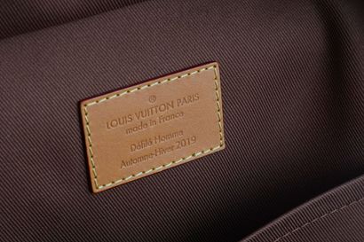 LOUIS VUITTON
Sac à dos, boîte à chaussures...