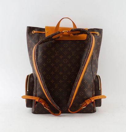 LOUIS VUITTON
Sas à dos Louis Vuitton Trio...