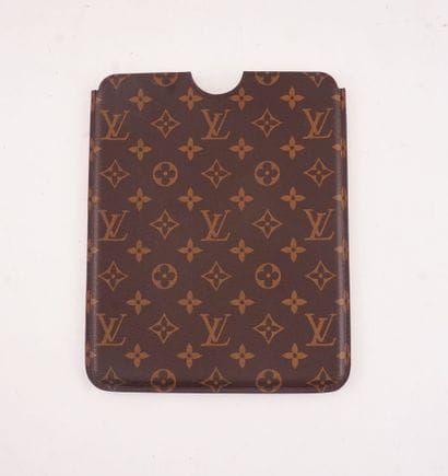 LOUIS VUITTON
Louis Vuitton case in Monogram...