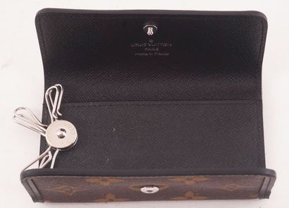 LOUIS VUITTON
Louis Vuitton Monogram canvas...