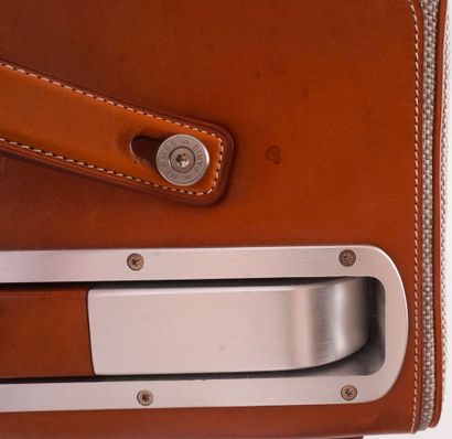 HERMÈS
Valise de cabine à roulettes Hermès...
