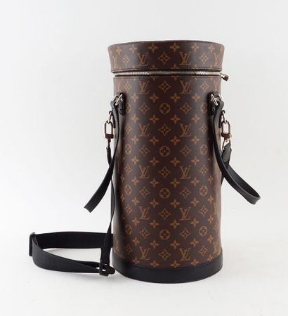 LOUIS VUITTON
Sac Louis Vuitton de forme...