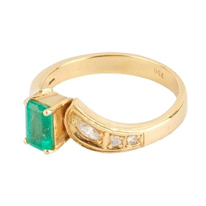 OR 18K / 18K GOLD
Bague en or jaune 18K orné...