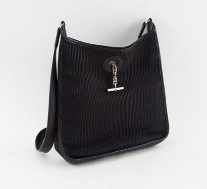 HERMÈS VESPA
Sac bandoulière Hermès Vespa...