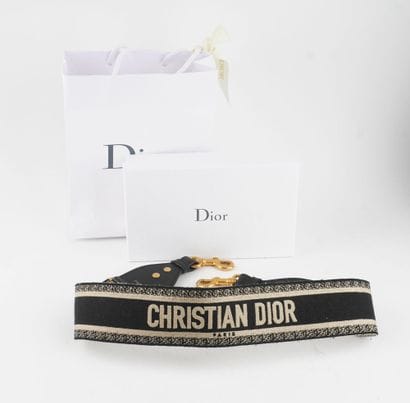 CHRISTIAN DIOR
Bandoulière en toile noir...