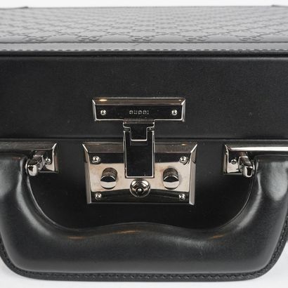 GUCCI
Malette vintage noire Gucci pour homme,...