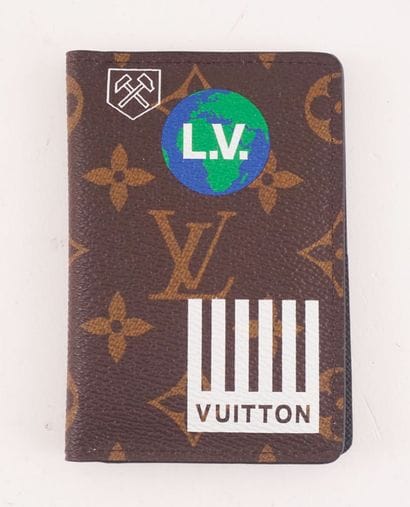 LOUIS VUITTON
Louis Vuitton Monogram canvas...