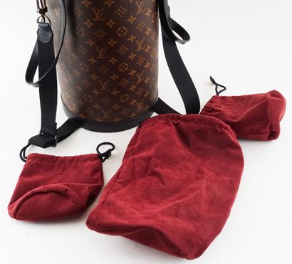LOUIS VUITTON
Sac Louis Vuitton de forme...