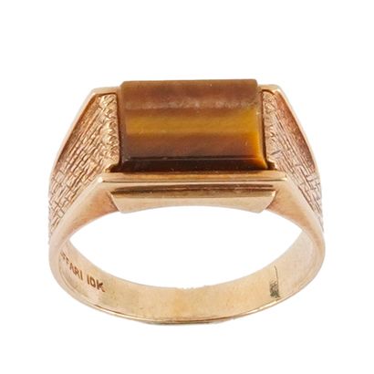 OR 10K / 10K GOLD
Bague en or jaune 10K sertie...