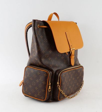 LOUIS VUITTON
Sas à dos Louis Vuitton Trio...
