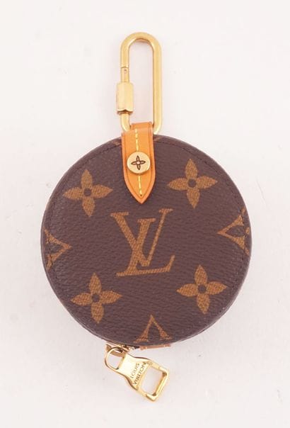 LOUIS VUITTON 
Round Louis Vuitton Fall/Winter...