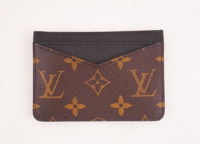 LOUIS VUITTON
Louis Vuitton card holder in...