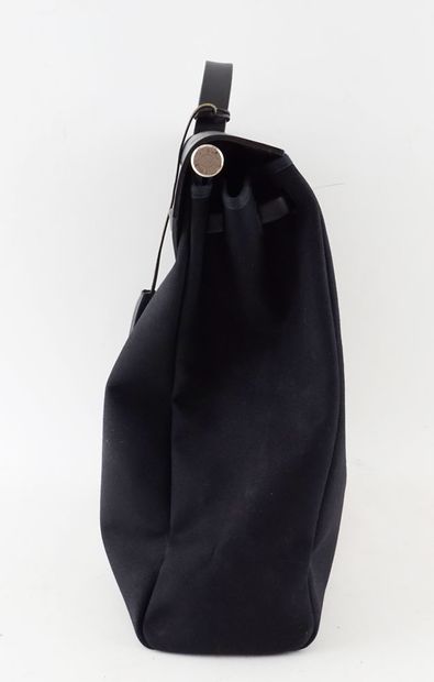 HERMÈS
Sa de voyage Hermès Herbag Zip retourné...