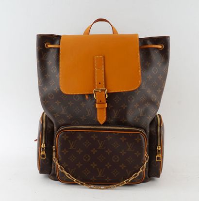 LOUIS VUITTON
Sas à dos Louis Vuitton Trio...
