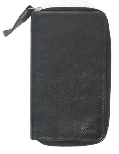 GUCCI 
Porte-monnaie Gucci en cuir noir,...