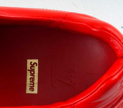 LOUIS VUITTON X SUPREME
Baskets Run Away...