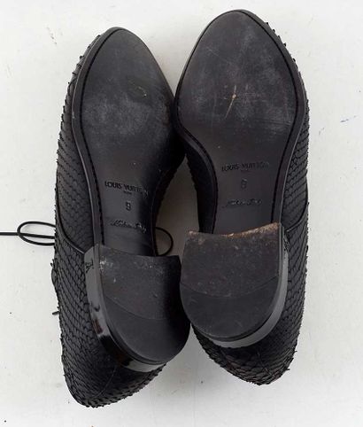 LOUIS VUITTON
Chaussures Louis Vuitton noires...
