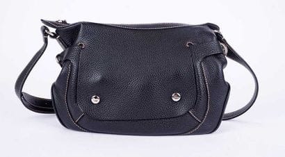 LANCEL
Sac Lancel en cuir noir, une poche...